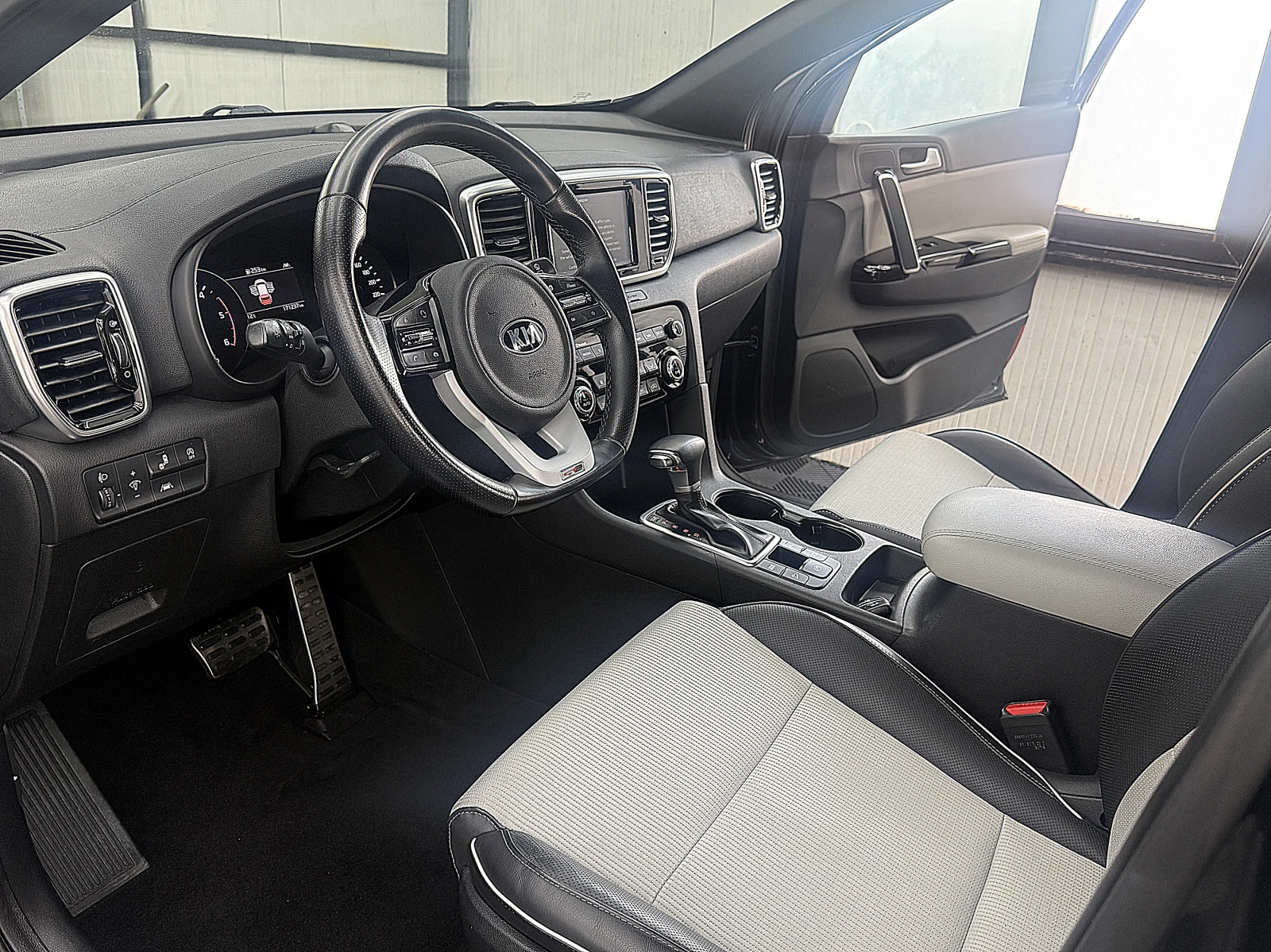 Kia Sportage KeylessGO/GT-line/NAVI/СОБСТВЕН ЛИЗИНГ, снимка 11 - Автомобили и джипове - 53745254