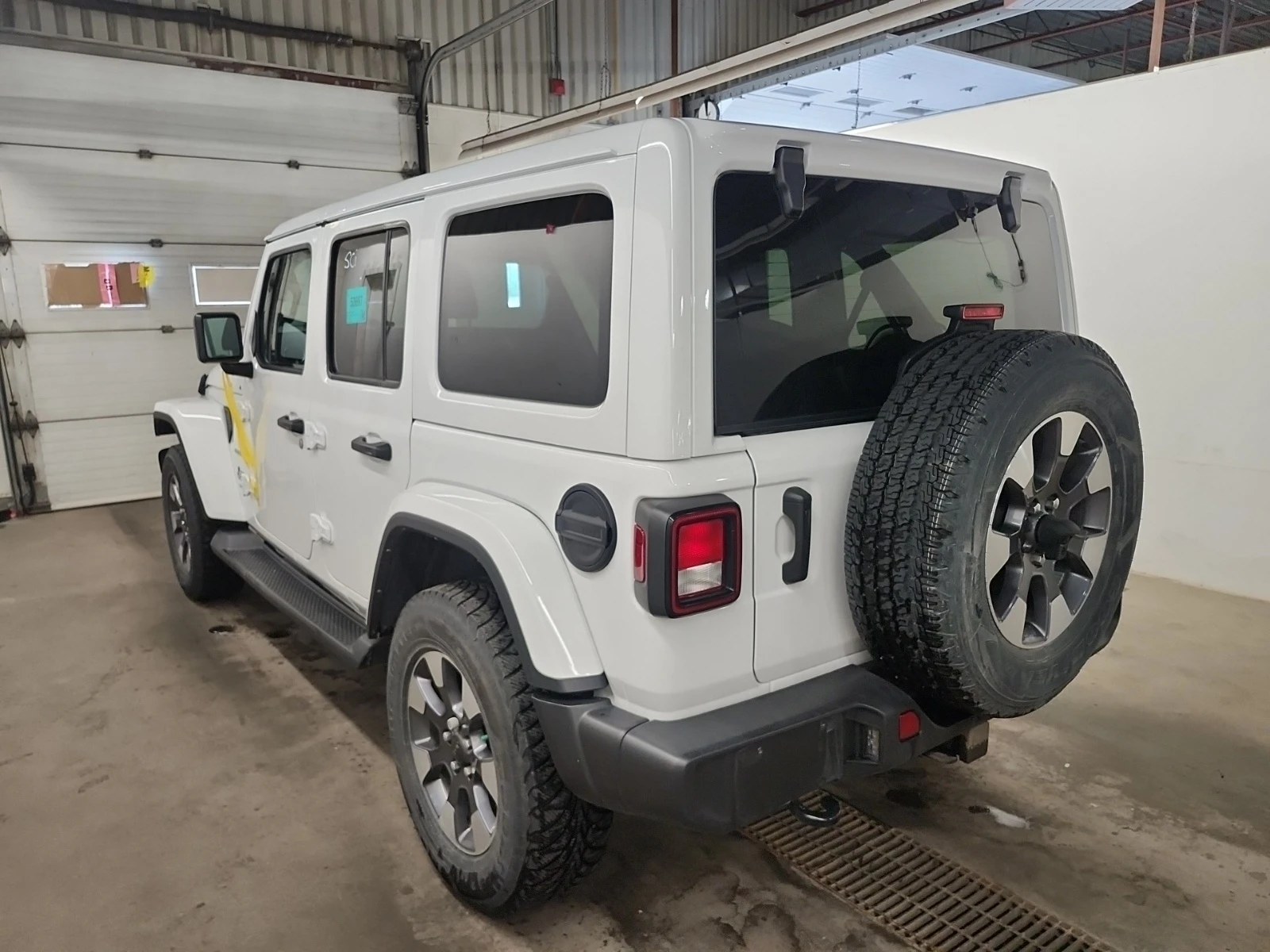 Jeep Wrangler SAHARA 4WD * * CARFAX * * АВТО КРЕДИТ * * , снимка 4 - Автомобили и джипове - 54991583