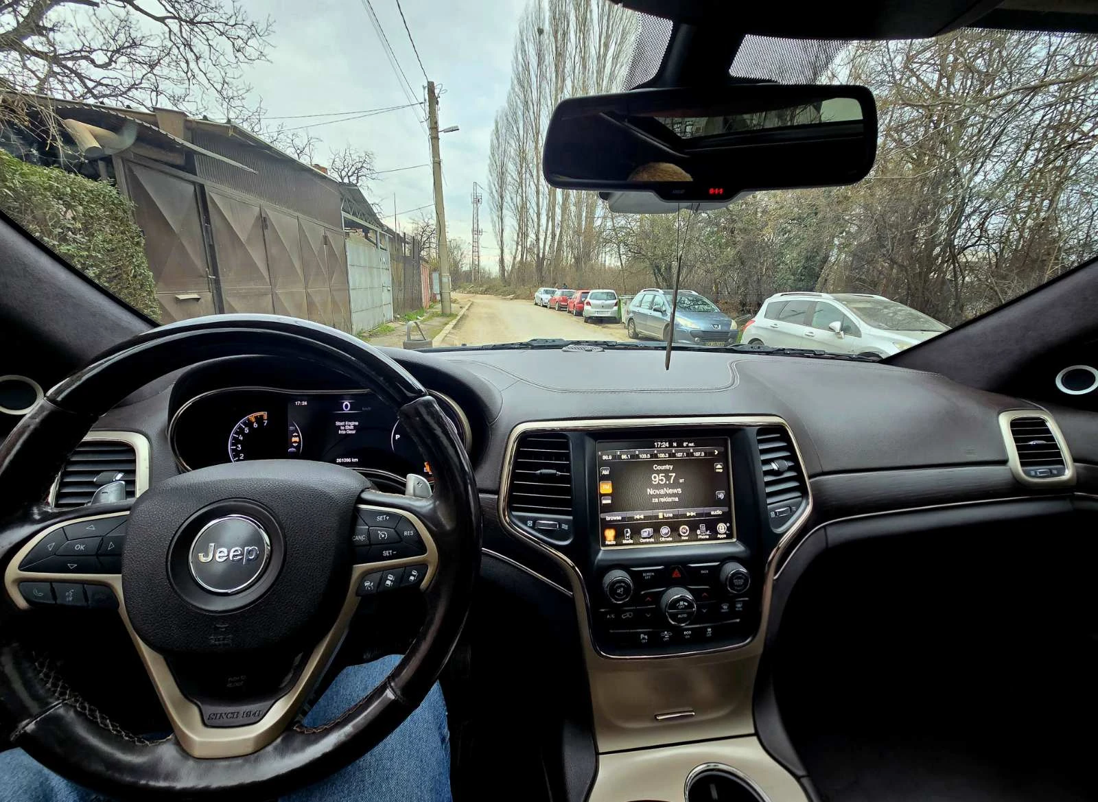 Jeep Grand cherokee 5.7 HEMI SUMMIT OБЛСУЖЕН, снимка 8 - Автомобили и джипове - 55013414