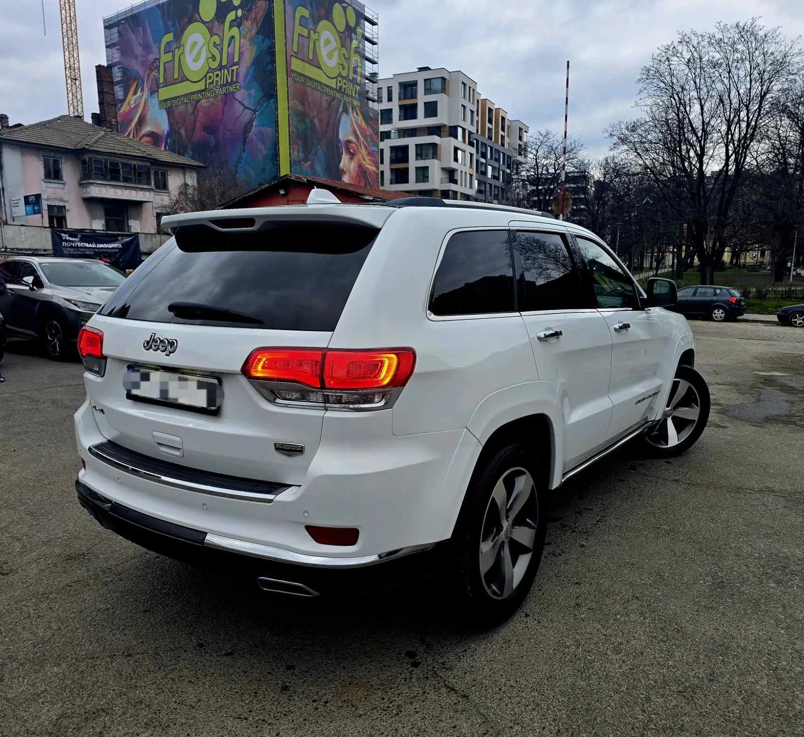 Jeep Grand cherokee 5.7 HEMI SUMMIT OБЛСУЖЕН, снимка 4 - Автомобили и джипове - 55013414