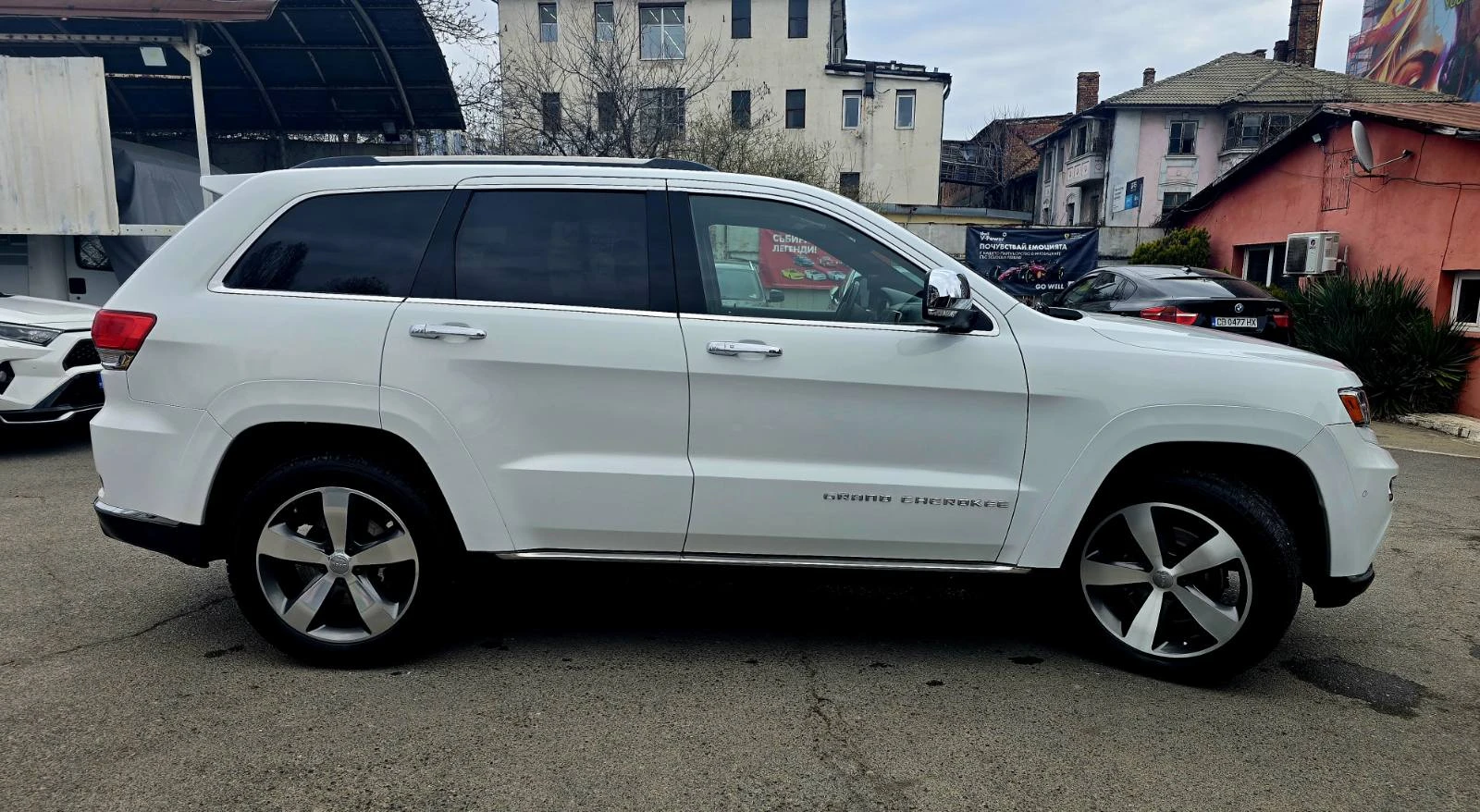 Jeep Grand cherokee 5.7 HEMI SUMMIT OБЛСУЖЕН, снимка 6 - Автомобили и джипове - 55013414