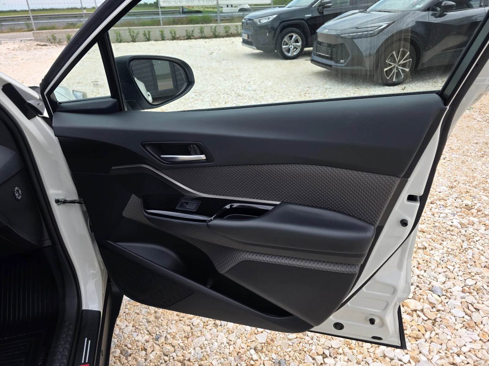 Toyota C-HR 1.8 JBL 41909км, снимка 7 - Автомобили и джипове - 55215806