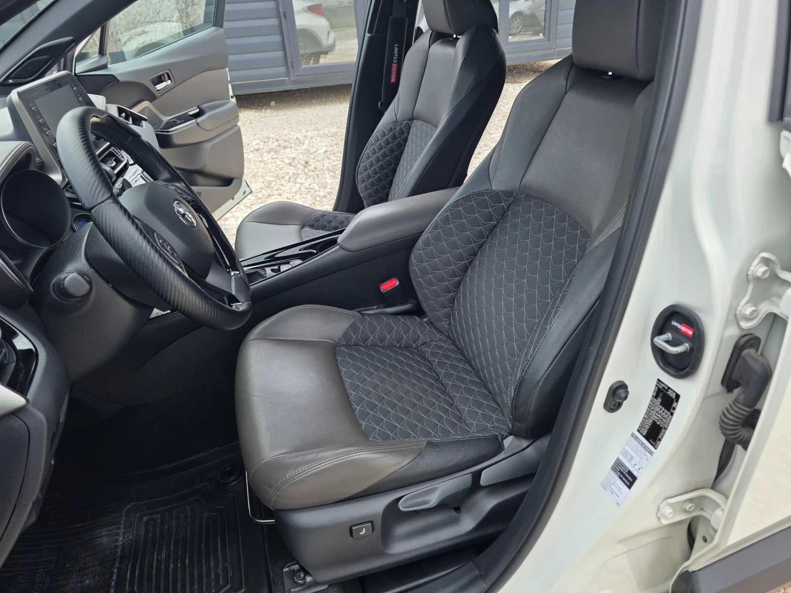Toyota C-HR 1.8 JBL 41909км, снимка 6 - Автомобили и джипове - 55215806