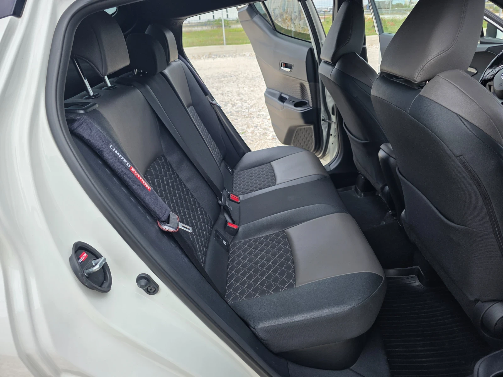 Toyota C-HR 1.8 JBL 41909км, снимка 10 - Автомобили и джипове - 55215806