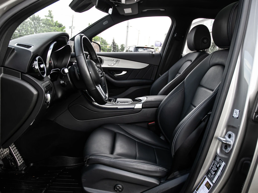 Mercedes-Benz GLC 300 AMG* 4MATIC* Distronic* Night Pkg* Панорама, снимка 6 - Автомобили и джипове - 55528079
