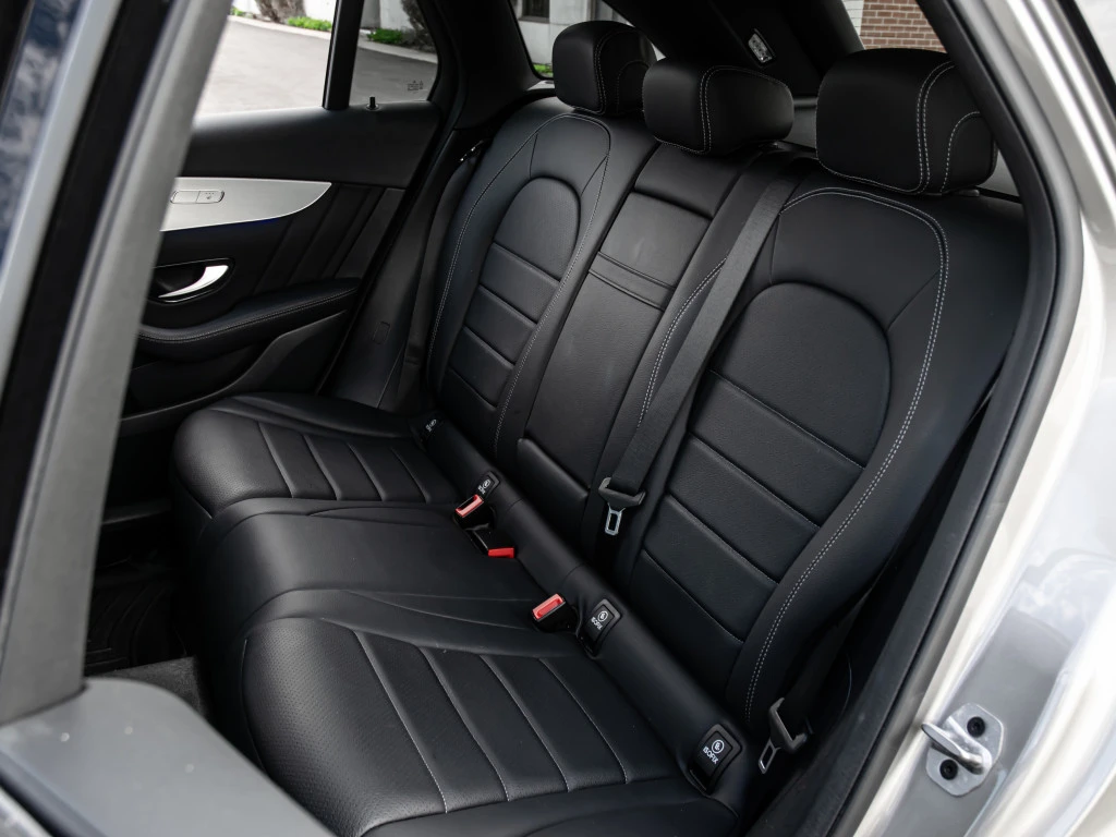 Mercedes-Benz GLC 300 AMG* 4MATIC* Distronic* Night Pkg* Панорама, снимка 11 - Автомобили и джипове - 55528079