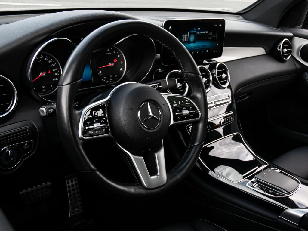 Mercedes-Benz GLC 300 AMG* 4MATIC* Distronic* Night Pkg* Панорама, снимка 7 - Автомобили и джипове - 55528079