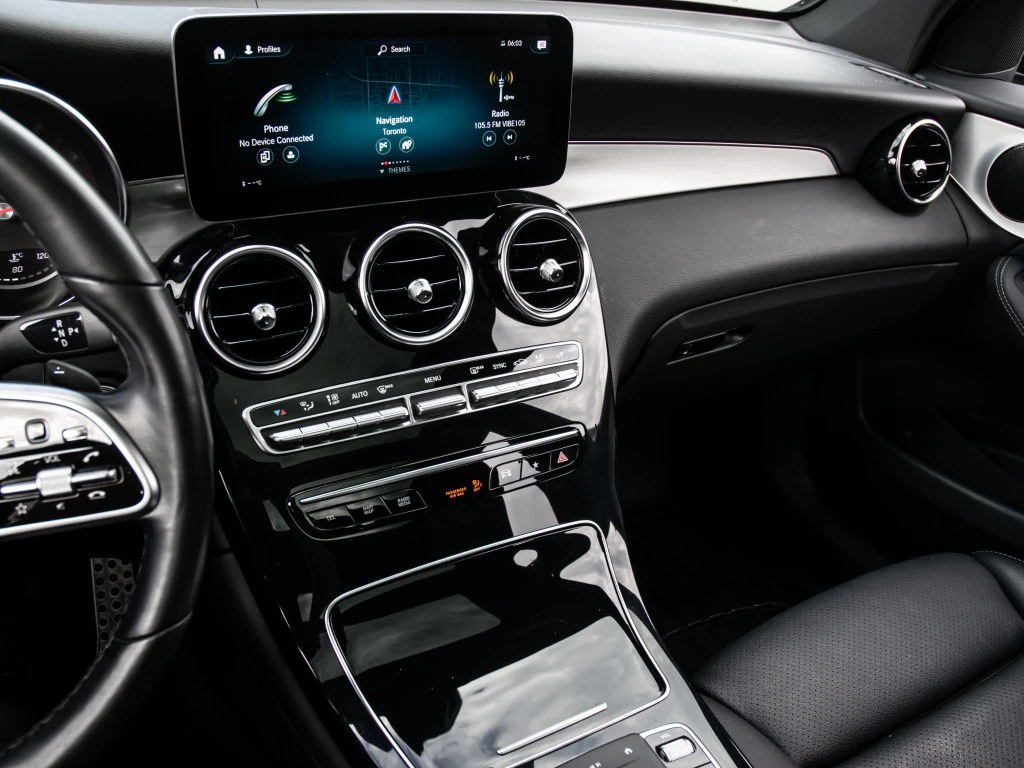 Mercedes-Benz GLC 300 AMG* 4MATIC* Distronic* Night Pkg* Панорама, снимка 8 - Автомобили и джипове - 55528079