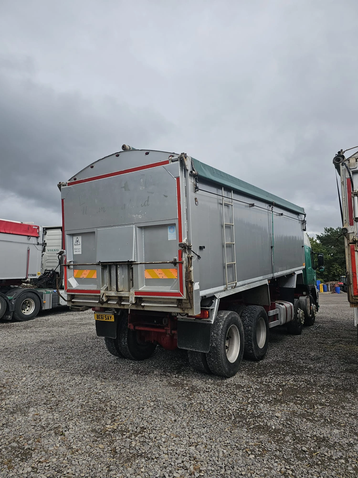 Volvo Fm 420/8x4-самосвал/зърновоз , снимка 4 - Камиони - 55604860