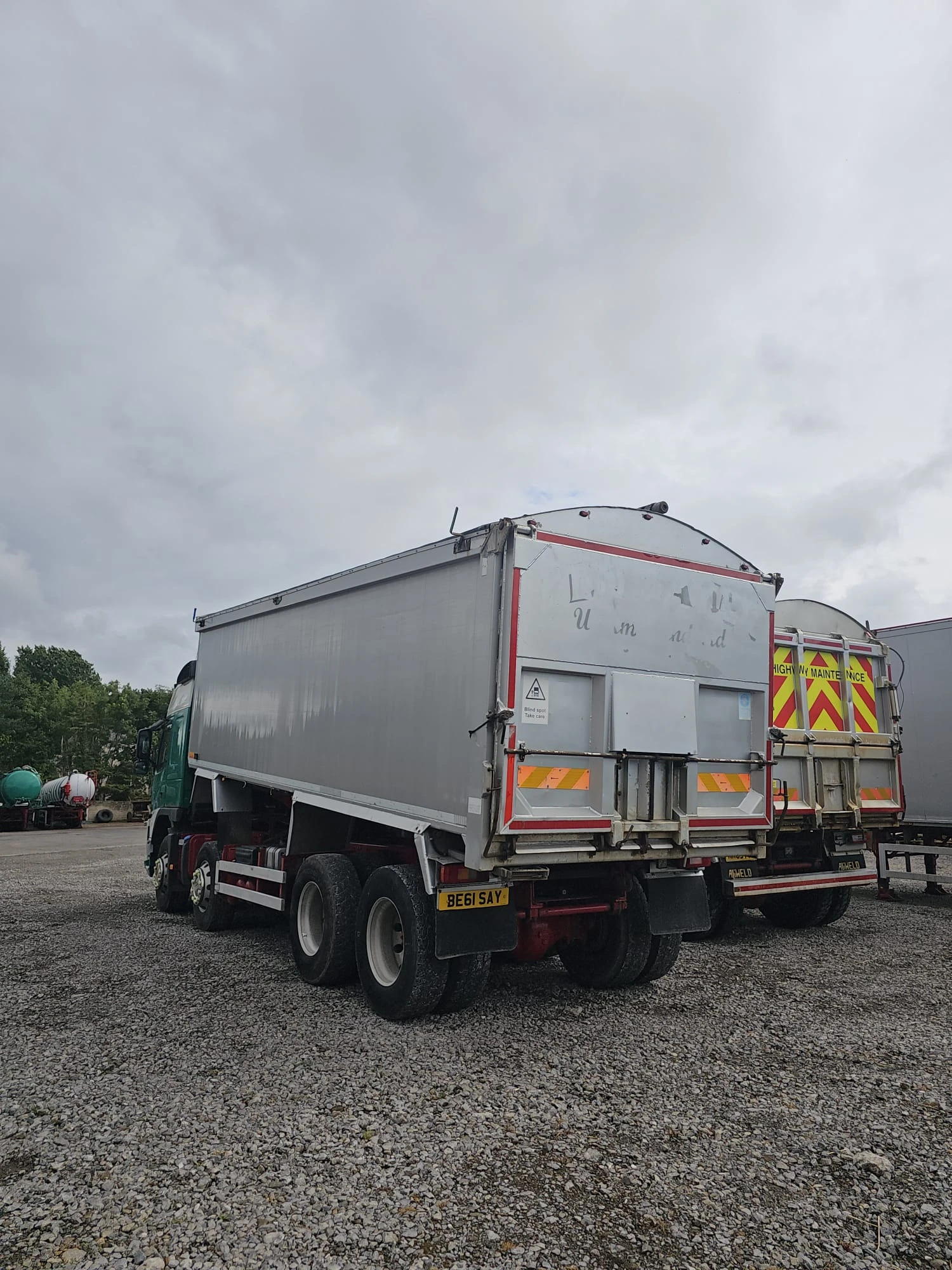 Volvo Fm 420/8x4-самосвал/зърновоз , снимка 3 - Камиони - 55604860