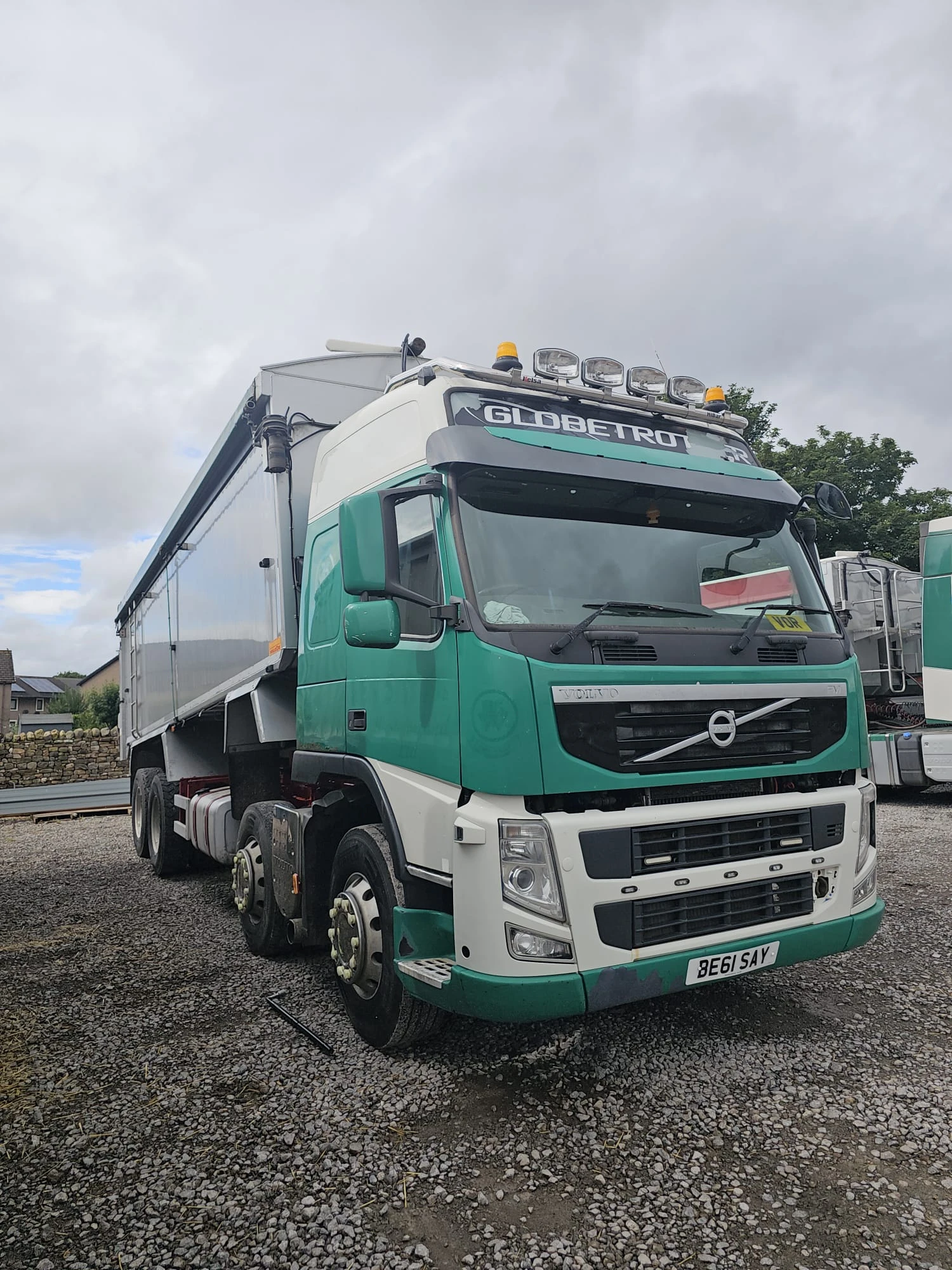 Volvo Fm 420/8x4-самосвал/зърновоз , снимка 2 - Камиони - 55604860