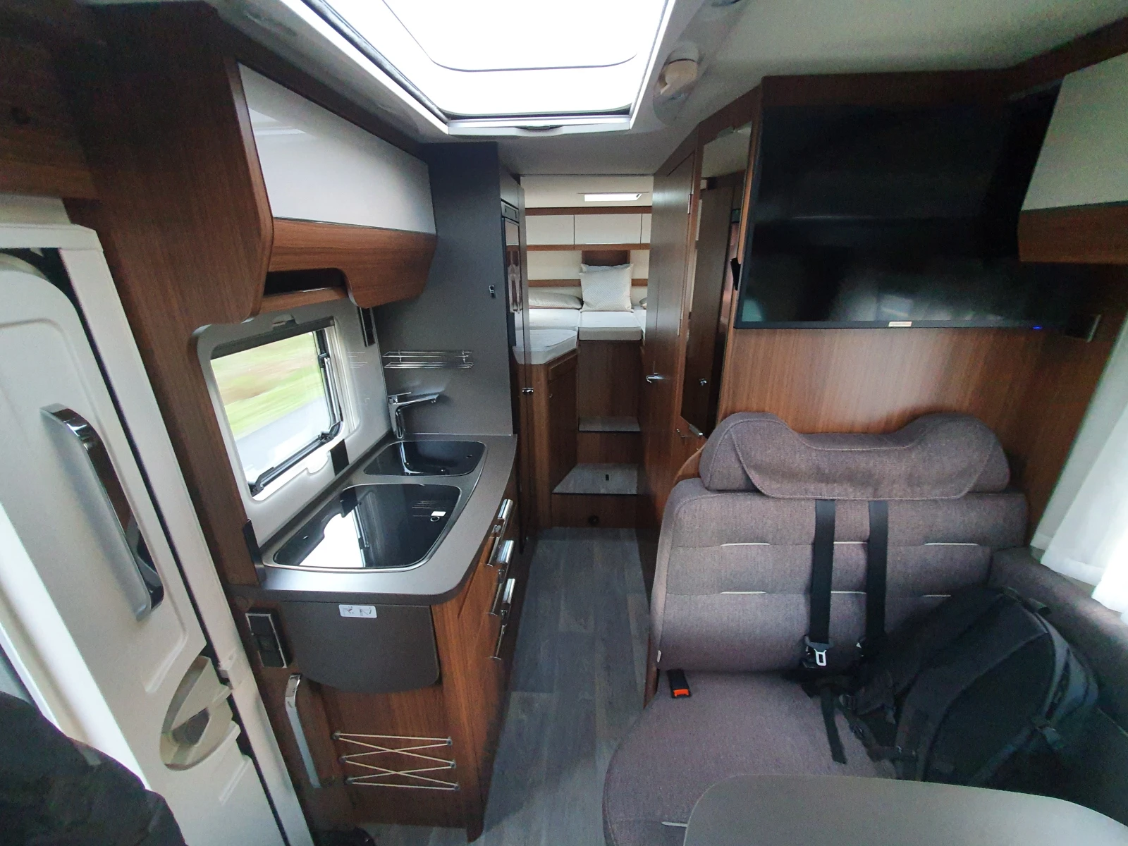 Кемпер HYMER / ERIBA ML 580T, снимка 3 - Каравани и кемпери - 53894040