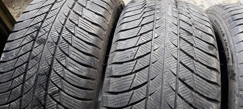 Гуми Зимни 245/50R19, снимка 2 - Гуми и джанти - 35607823