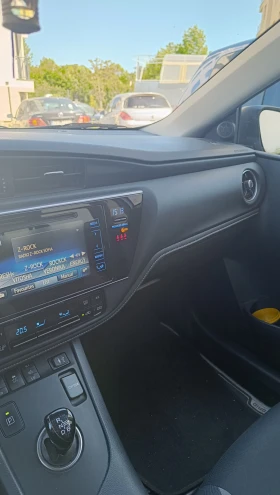 Toyota Auris Хибрид, снимка 2