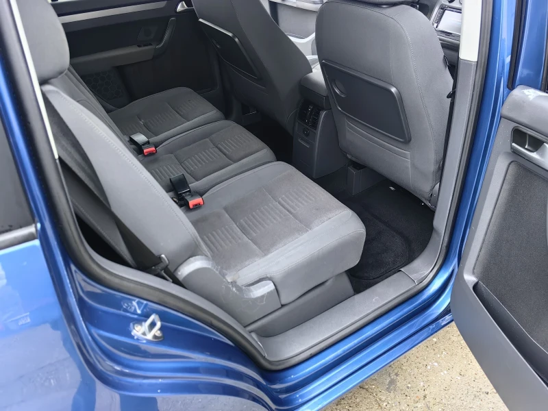 VW Touran 2.0TDI 140KC. XENON/NAVI/PATRONIK, снимка 12 - Автомобили и джипове - 52974836