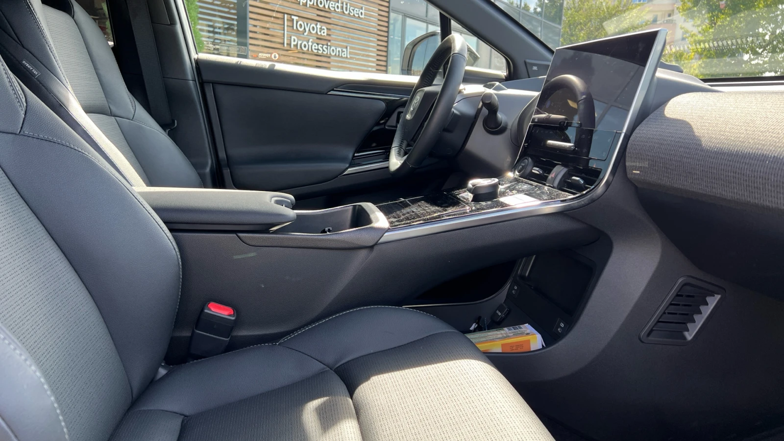 Toyota bZ4X Luxury 4x2 72kW JBL - изображение 10