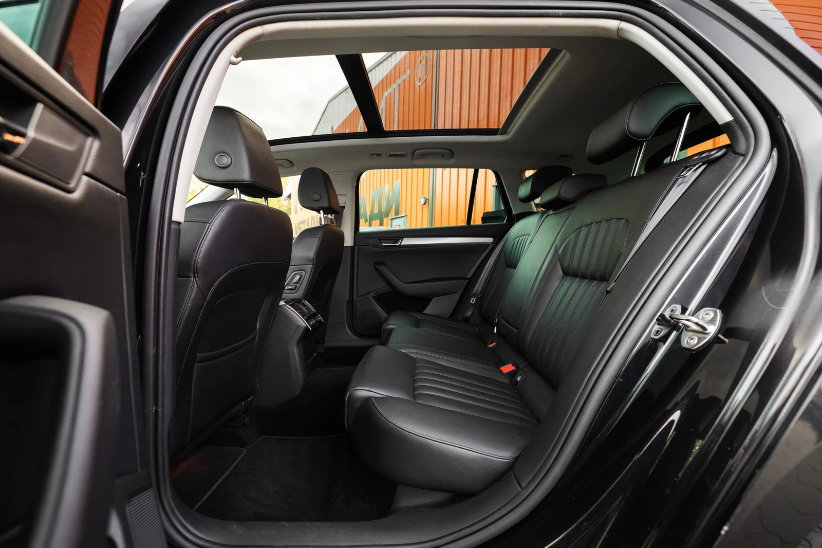 Skoda Superb 2.0 TDI * 4x4* PANORAMA* Apple Carplay* DISTRONIC* | Mobile.bg   12