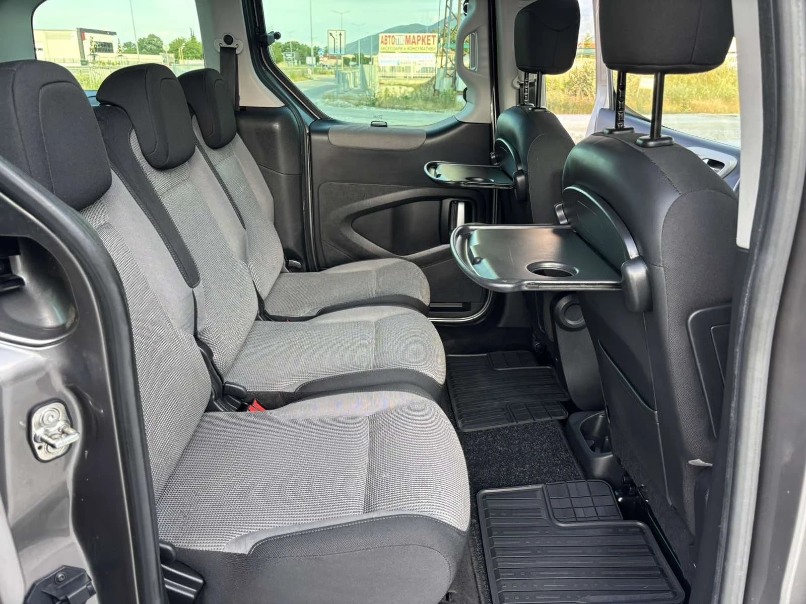 Peugeot Partner 1.6Hdi/109кс/Климатроник/Панорама/Tepe/, снимка 9 - Автомобили и джипове - 54877790