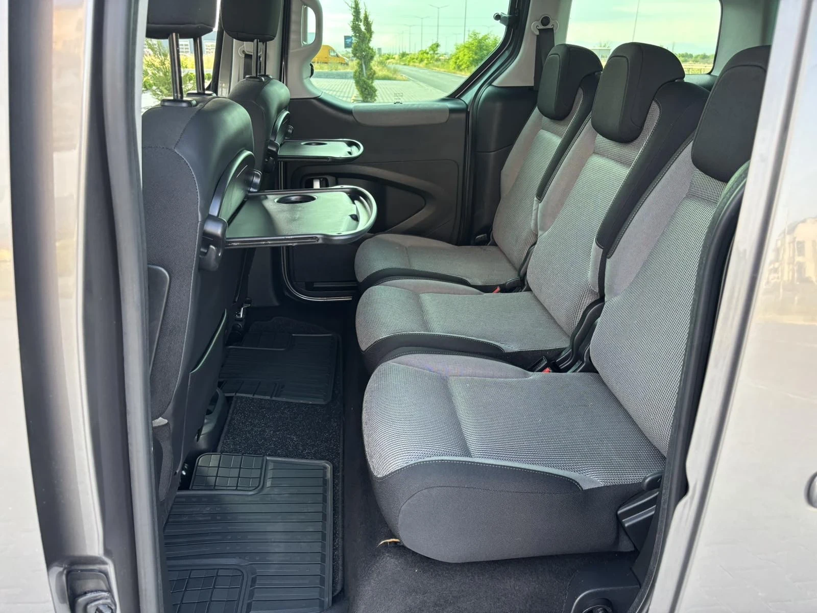 Peugeot Partner 1.6Hdi/109кс/Климатроник/Панорама/Tepe/, снимка 8 - Автомобили и джипове - 54877790