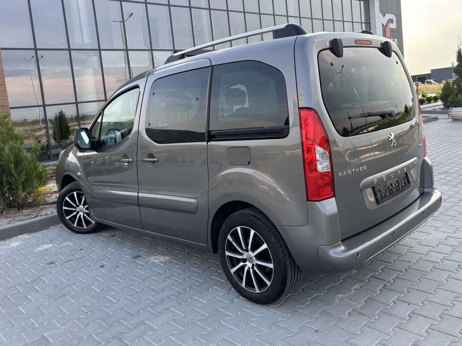 Peugeot Partner 1.6Hdi/109кс/Климатроник/Панорама/Tepe/, снимка 4 - Автомобили и джипове - 54877790