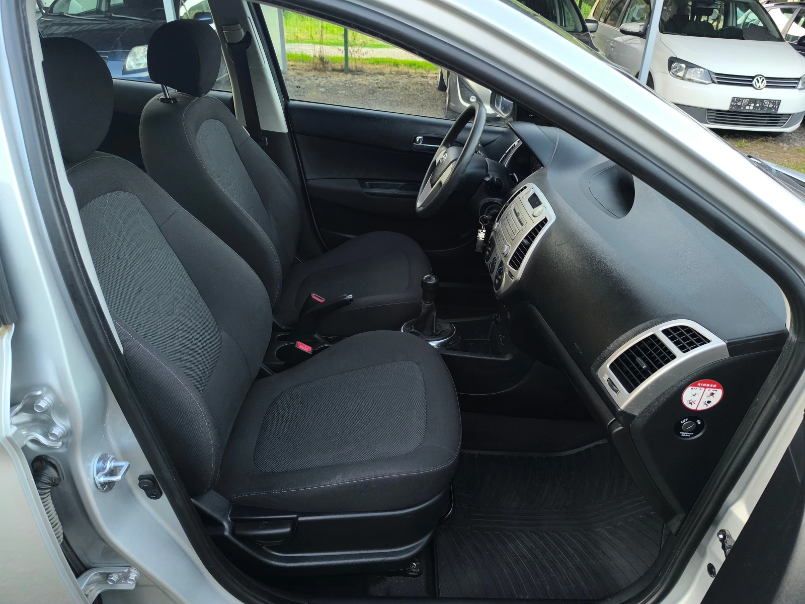 Hyundai I20 FACE LIFT-1.2i-78кс(4-цилиндъра)-КЛИМАТИК-EURO 5-, снимка 15 - Автомобили и джипове - 55177162