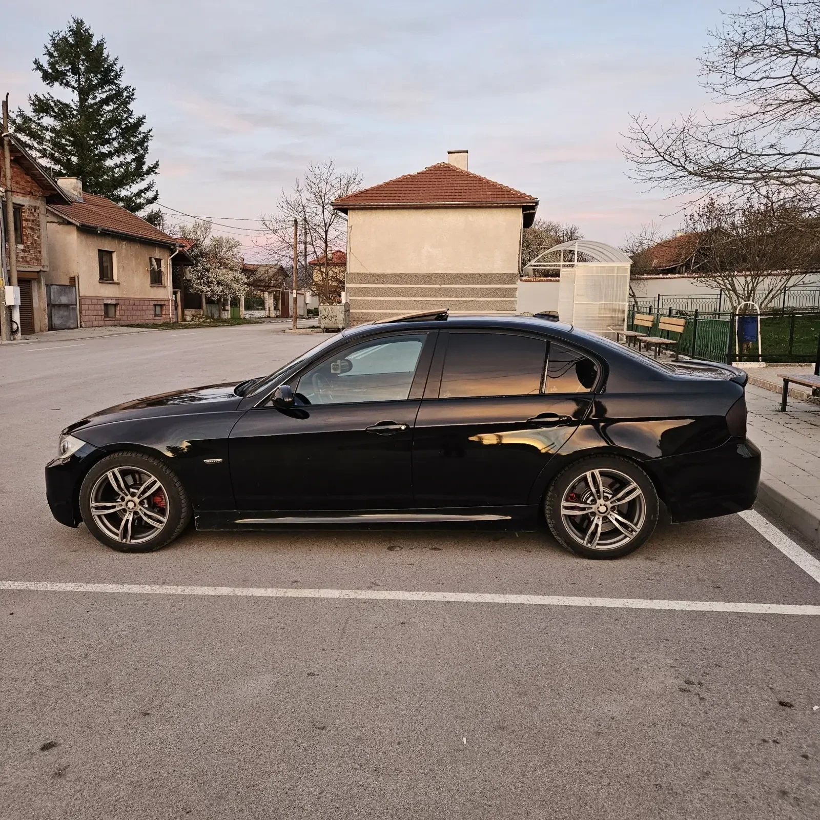 BMW 330, снимка 2 - Автомобили и джипове - 55231363
