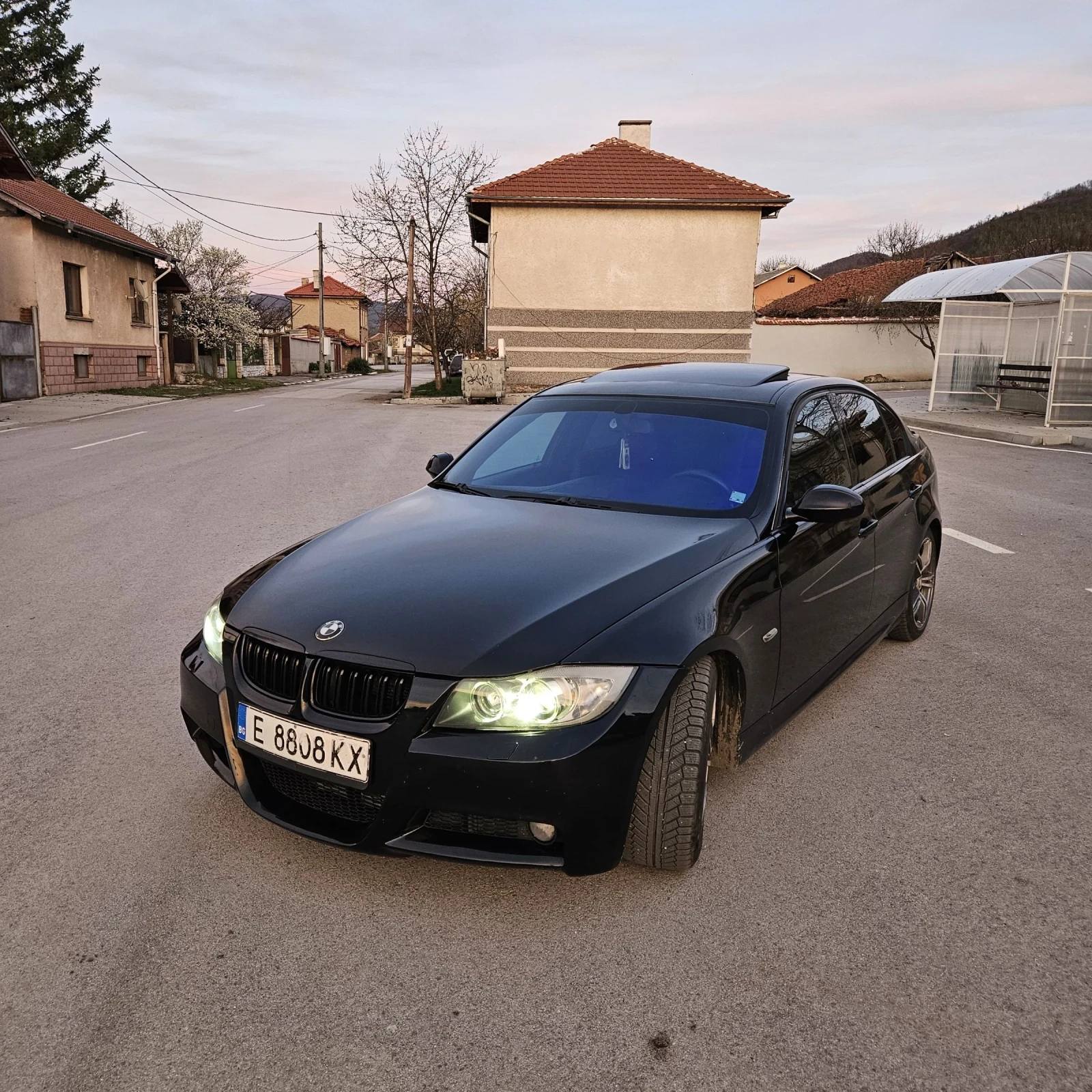 BMW 330, снимка 4 - Автомобили и джипове - 55231363