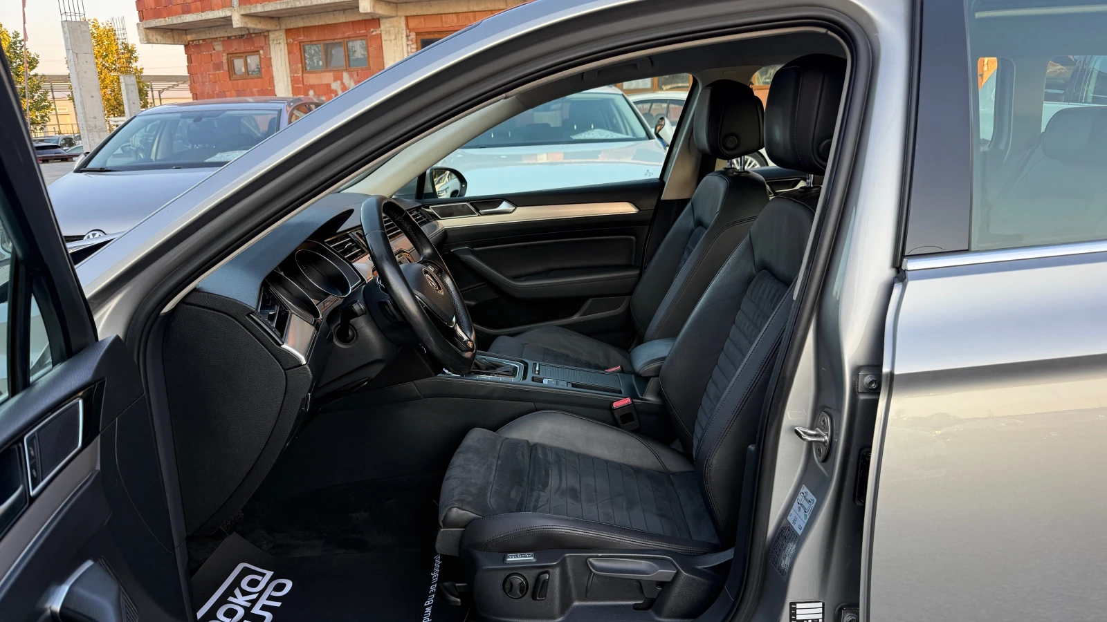 VW Passat 2.0TDI/АВТОМАТ-F1/КОЖА С ПОДГРЕВ/СЕРВИЗНА ИСТОРИЯ/, снимка 9 - Автомобили и джипове - 55503847