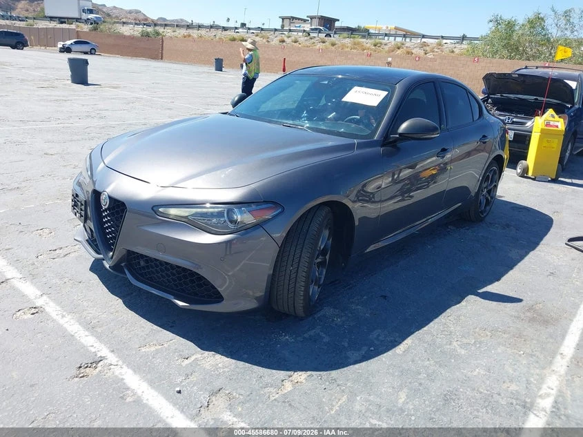 Alfa Romeo Giulia 2.0l Ti Sport Awd, снимка 2 - Автомобили и джипове - 55586716