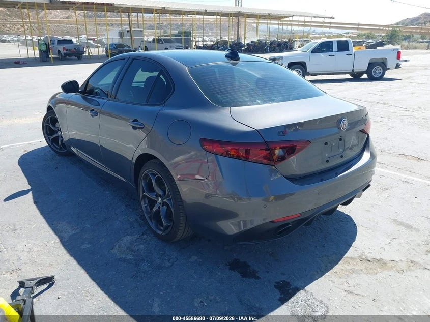Alfa Romeo Giulia 2.0l Ti Sport Awd, снимка 3 - Автомобили и джипове - 55586716