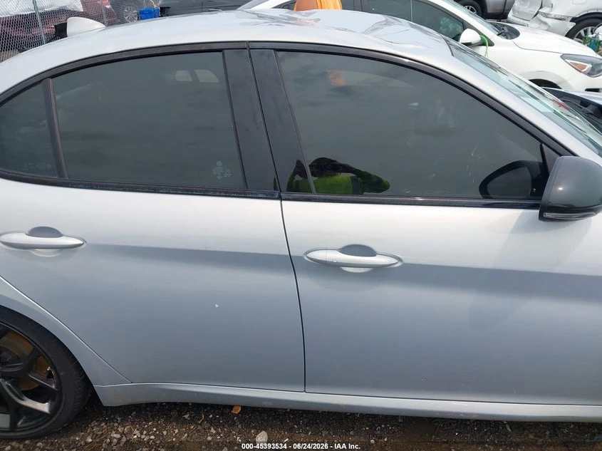Alfa Romeo Giulia 2.0l Rwd, снимка 13 - Автомобили и джипове - 55586792