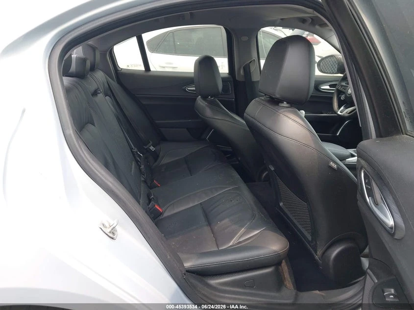 Alfa Romeo Giulia 2.0l Rwd, снимка 8 - Автомобили и джипове - 55586792