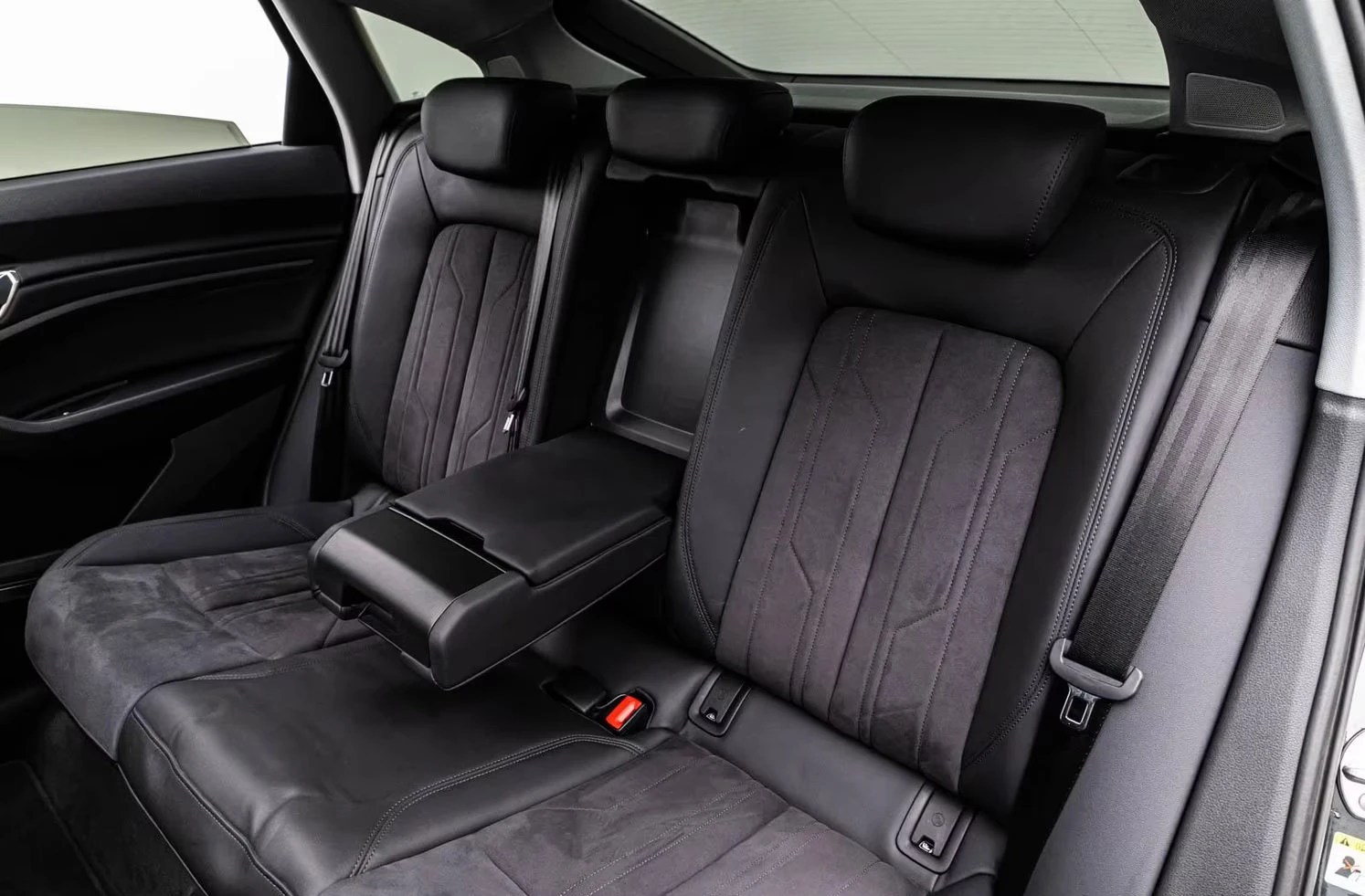 Audi E-Tron 50/313HP/SPORTBACK/2xS-LINE/PANO/360/HUD/ACC/790z, снимка 15 - Автомобили и джипове - 55704754