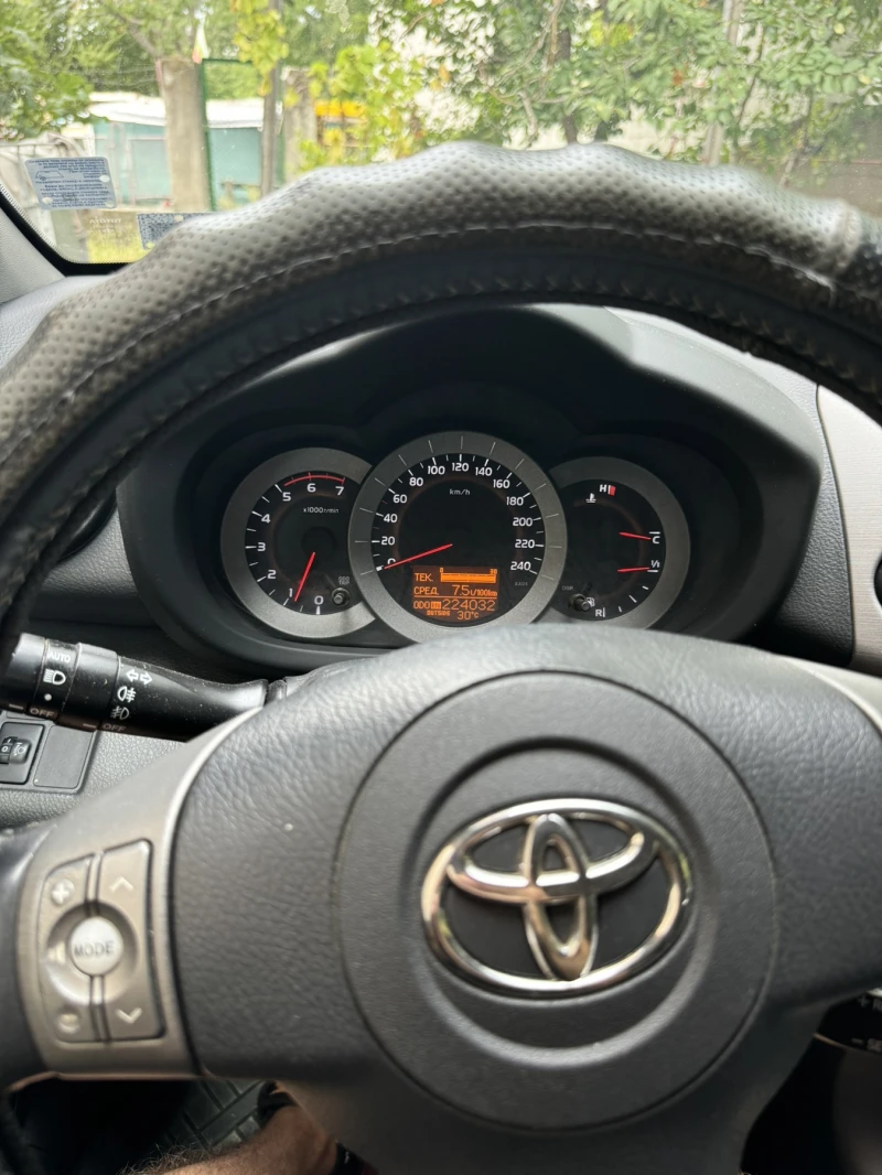 Toyota Rav4 2.2d, снимка 9 - Автомобили и джипове - 47315842