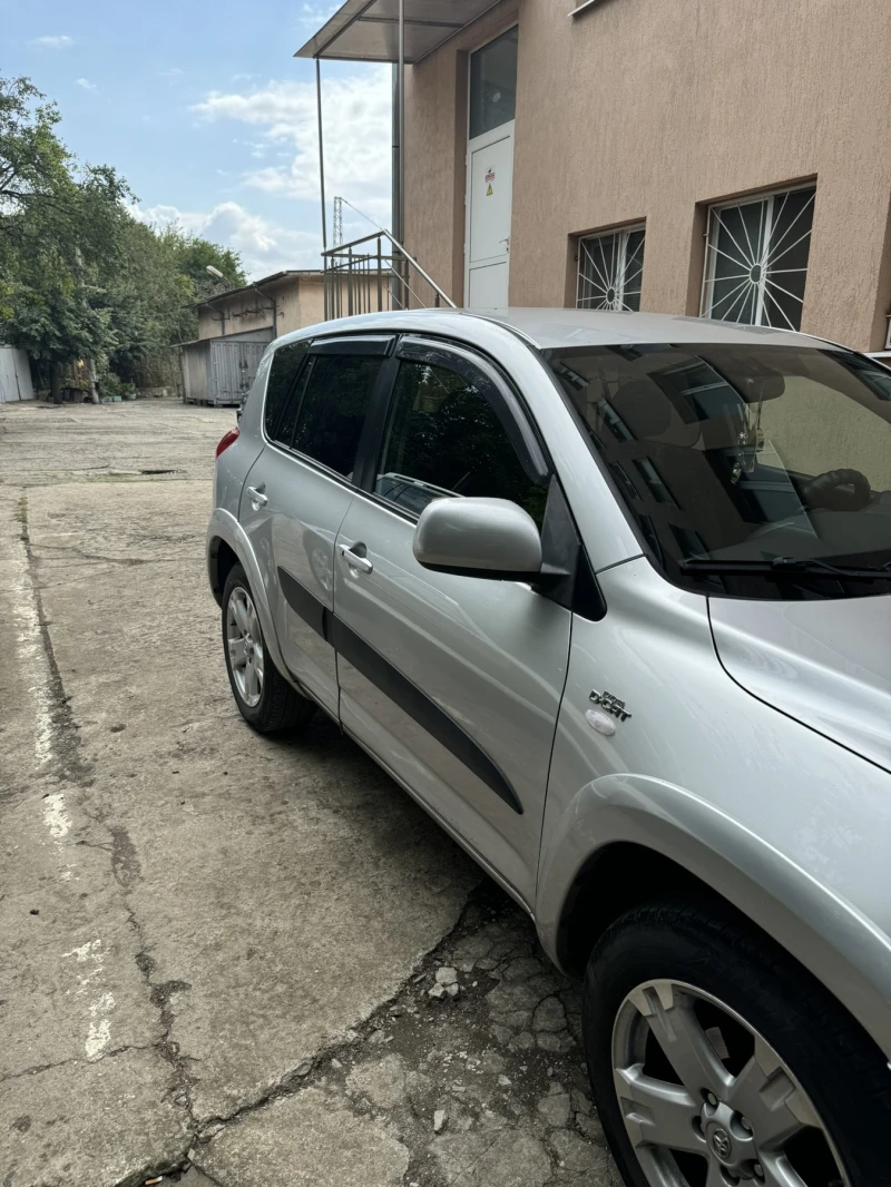 Toyota Rav4 2.2d, снимка 4 - Автомобили и джипове - 47315842