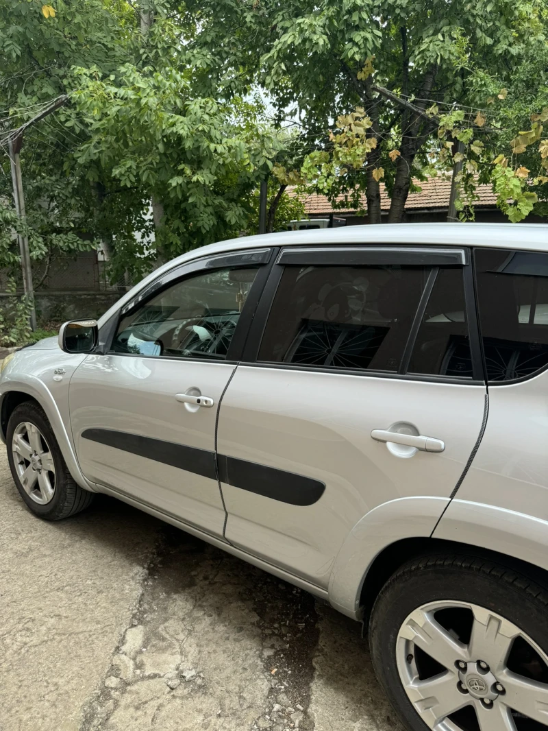 Toyota Rav4 2.2d, снимка 3 - Автомобили и джипове - 47315842