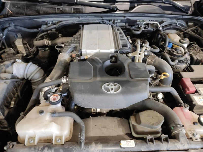 Toyota Hilux 2.8 Diesel JBL 45000km, снимка 5 - Автомобили и джипове - 49229865