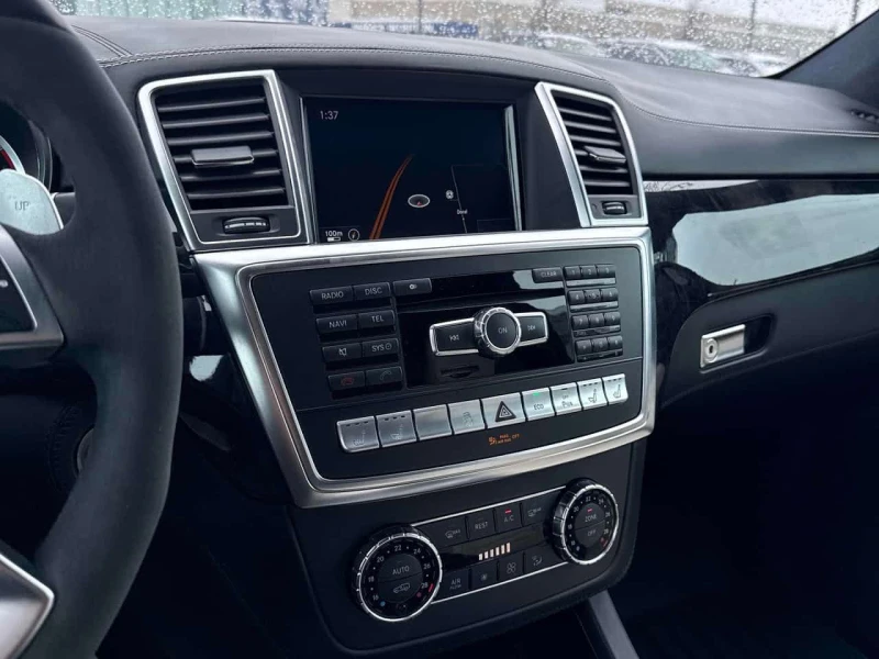 Mercedes-Benz ML 63 AMG CARFAX, снимка 9 - Автомобили и джипове - 53579451