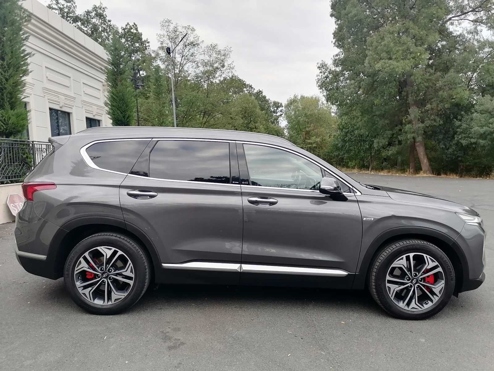Hyundai Santa fe 4WD* Pano* Обдухване* 360камера* Серв.История* TOP - изображение 7