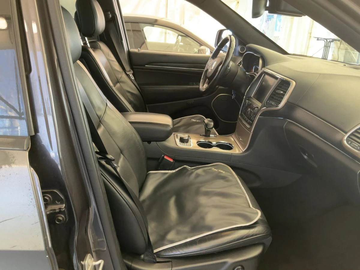 Jeep Grand cherokee 3.0 CRD Summit Лизинг, снимка 8 - Автомобили и джипове - 54502267