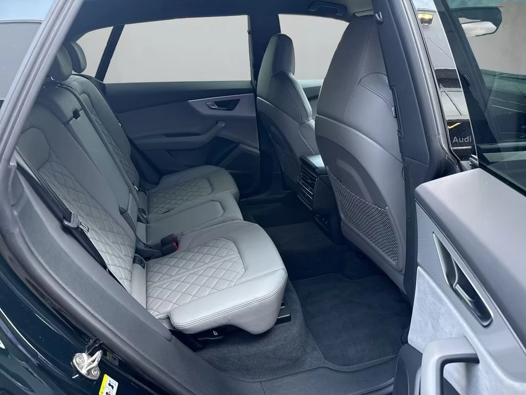 Audi Q8 60 TFSIe / FACELIFT/ S-LINE/ B&O/ HUD/ 360/ MATRIX, снимка 12 - Автомобили и джипове - 55204631