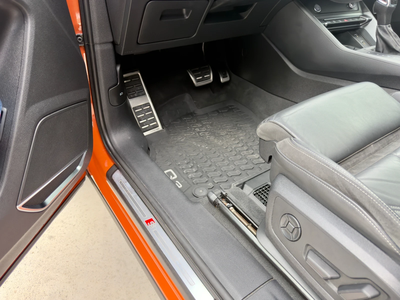 Audi Q3 * 3xS-Line* BlackOptic* , снимка 14 - Автомобили и джипове - 56585927