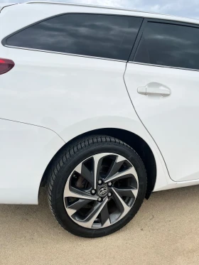 Toyota Auris, снимка 12