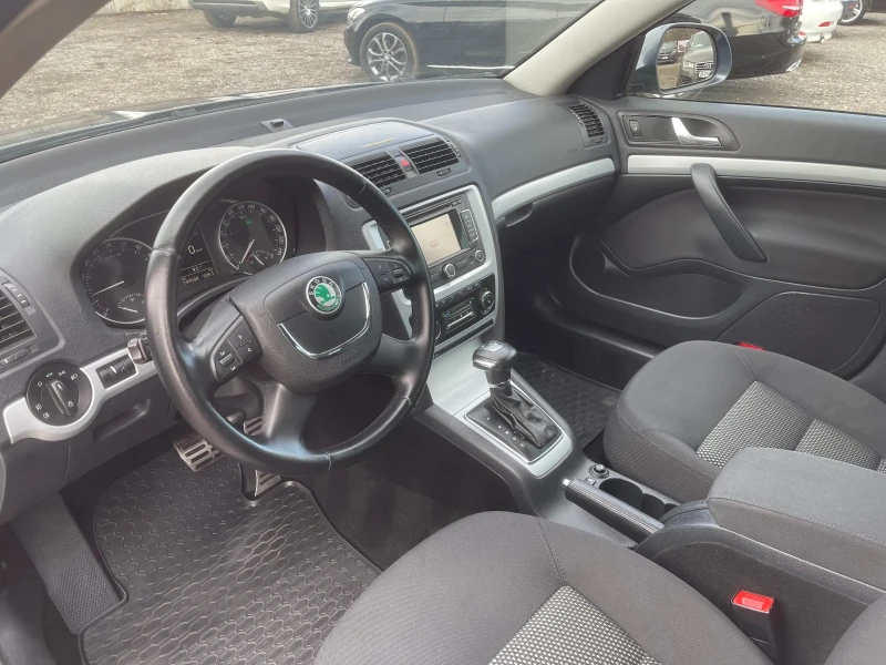 Skoda Octavia 2.0TDI DSG 4x4 НАПЪЛНО ОБСЛУЖЕН, снимка 10 - Автомобили и джипове - 47329090