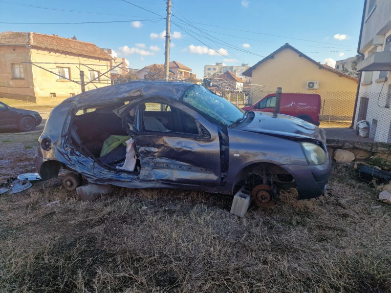 Renault Clio, снимка 2 - Автомобили и джипове - 48560755