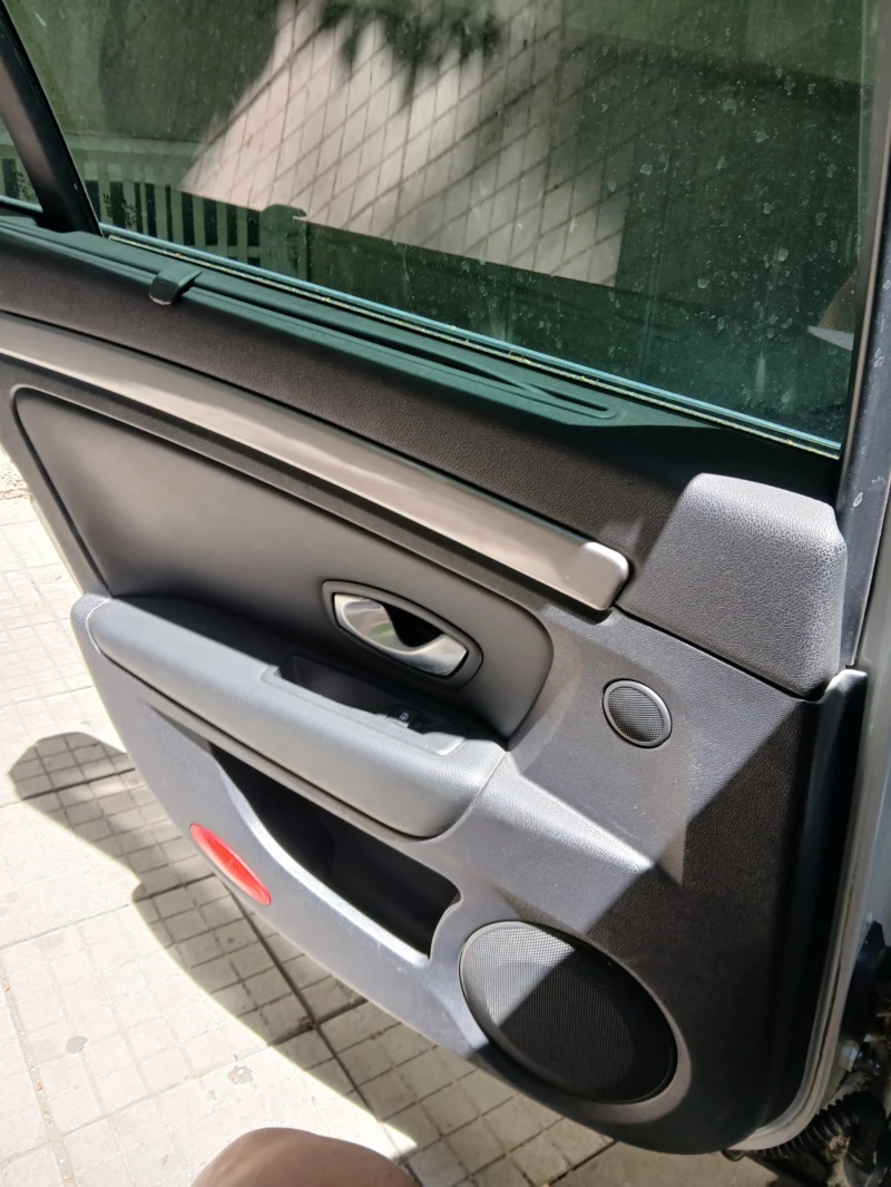 Renault Laguna SPORT-TOURIER 2, 0 150HP, снимка 9 - Автомобили и джипове - 52383873