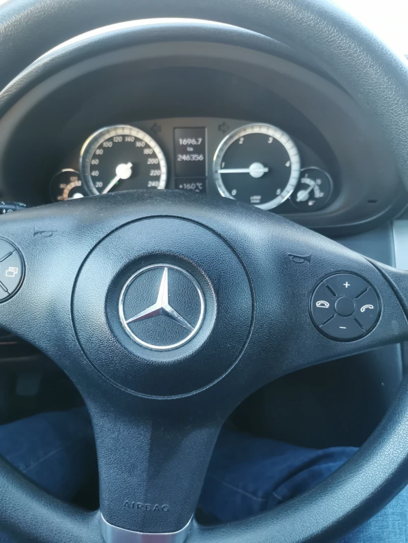 Mercedes-Benz CLC 220, снимка 15 - Автомобили и джипове - 52423855