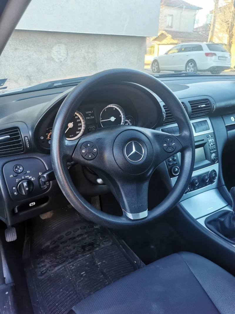 Mercedes-Benz CLC 220, снимка 13 - Автомобили и джипове - 52423855