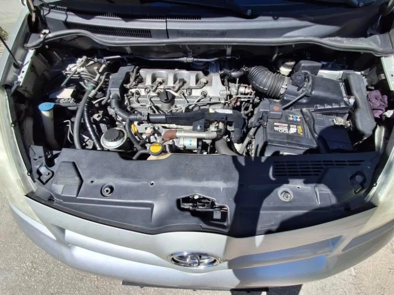 Toyota Corolla verso, снимка 9 - Автомобили и джипове - 52935030