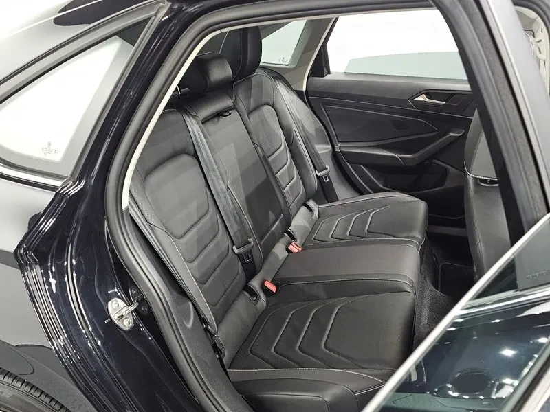 VW Jetta 1.5 Tsi Prestige, снимка 11 - Автомобили и джипове - 55748333